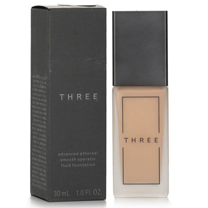 THREE Advanced Ethereal Smooth Operator Fluid Foundation SPF40 – Nr. 204, 30 ml