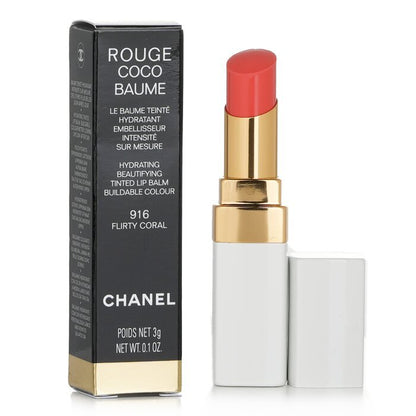 Chanel Rouge Coco Baume Feuchtigkeitsspendender, verschönernder getönter Lippenbalsam – Nr. 916 Flirty Coral, 3 g/0,1 oz